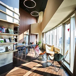 Hostel &and Hommachi East 